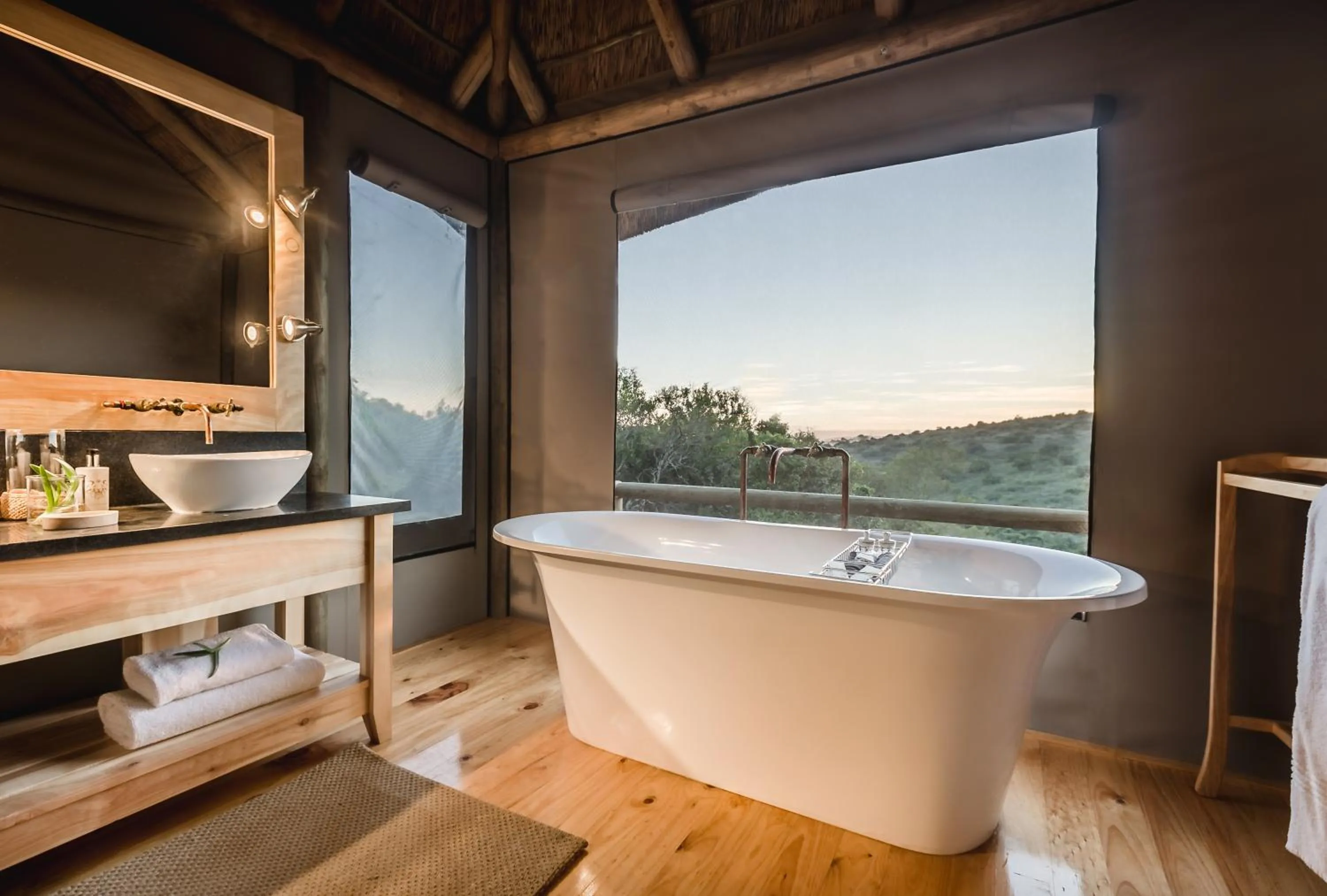 Bathroom in Bukela Game Lodge - Amakhala Game Reserve