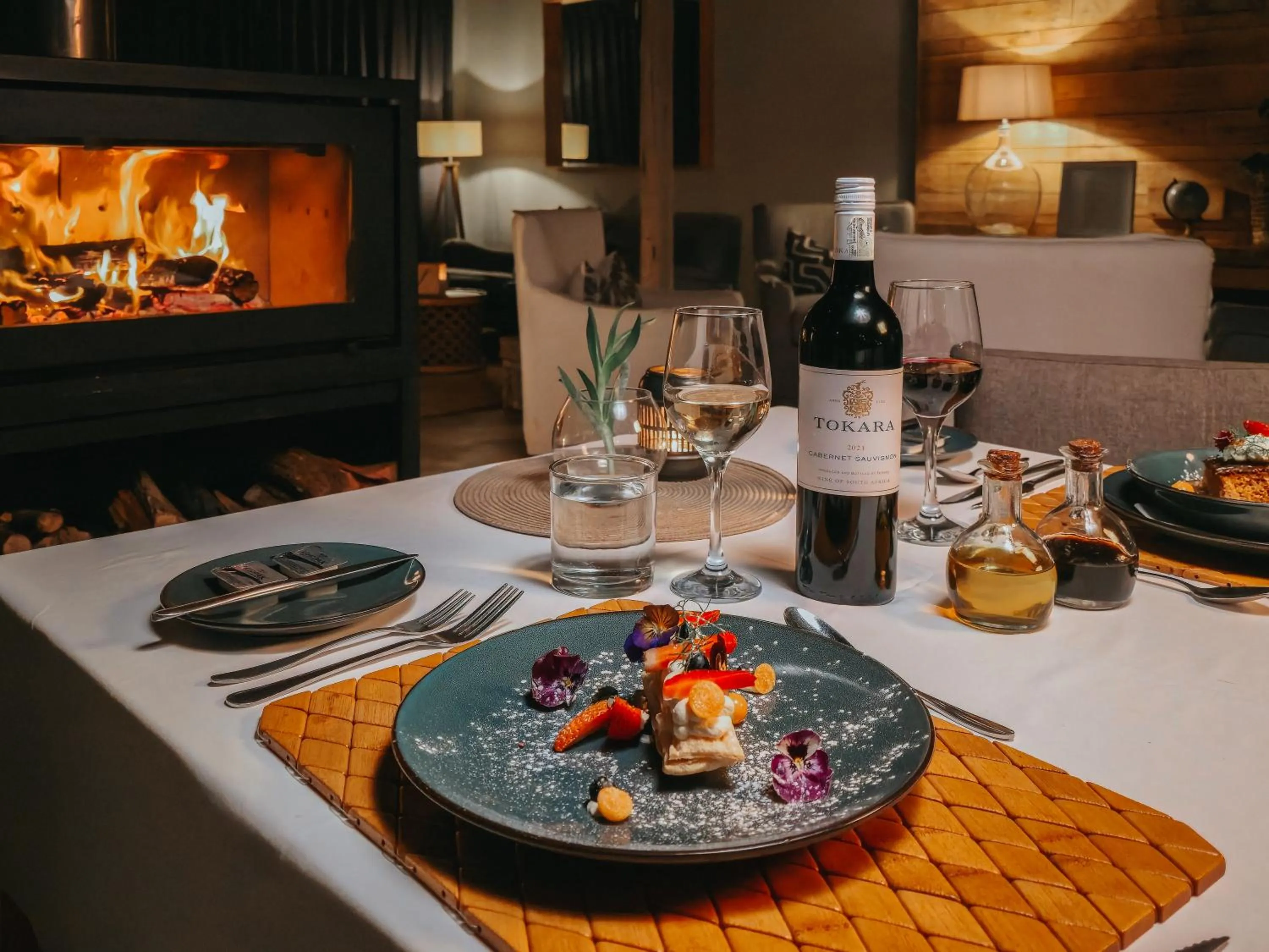 Restaurant/places to eat in Bukela Game Lodge - Amakhala Game Reserve