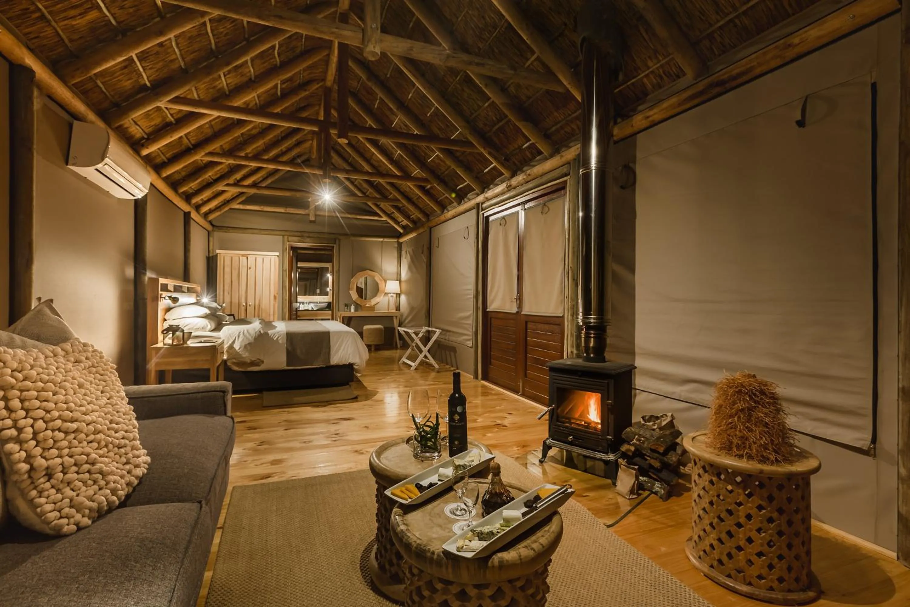 Bed in Bukela Game Lodge - Amakhala Game Reserve