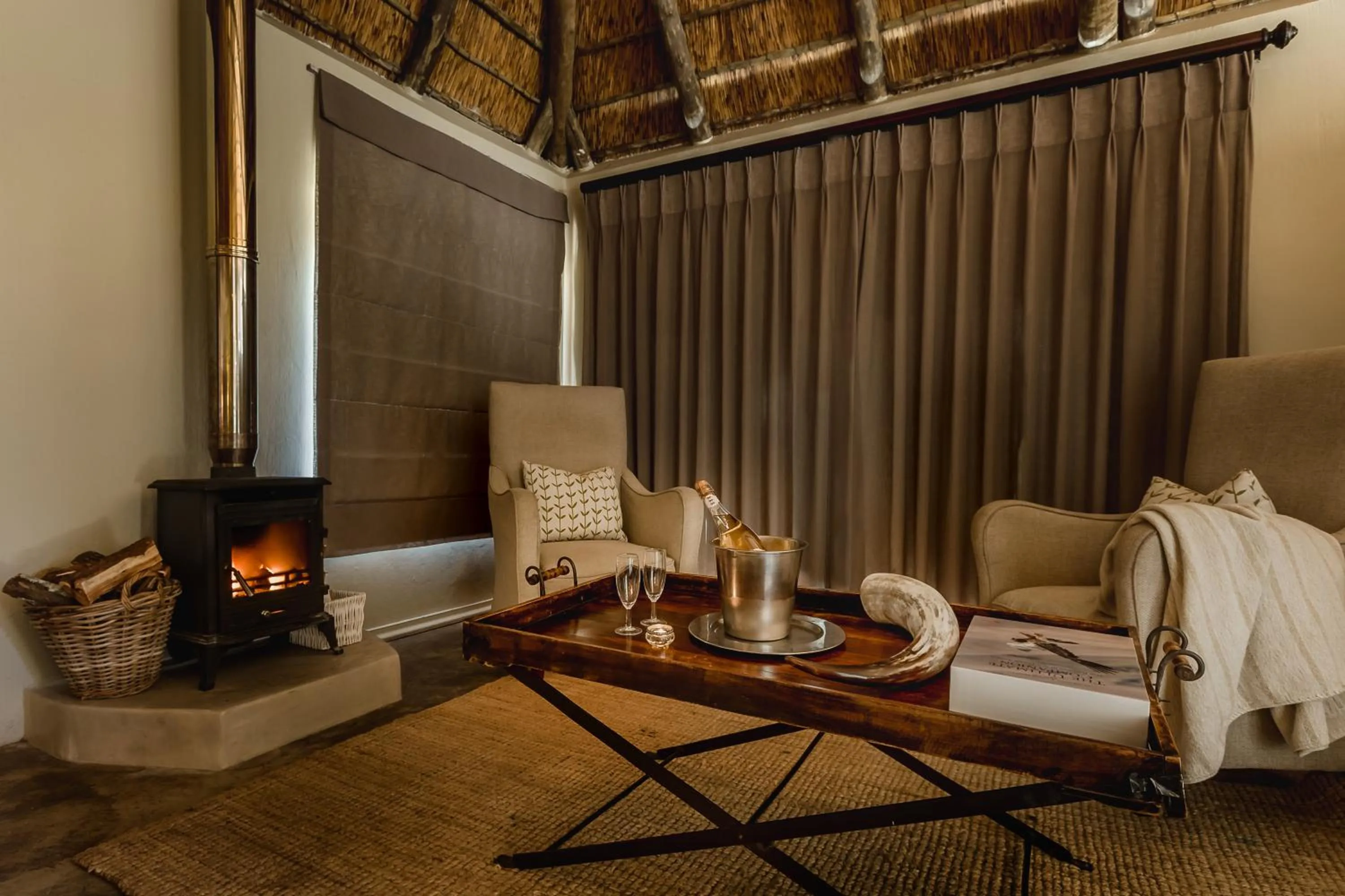 Living room in Bukela Game Lodge - Amakhala Game Reserve
