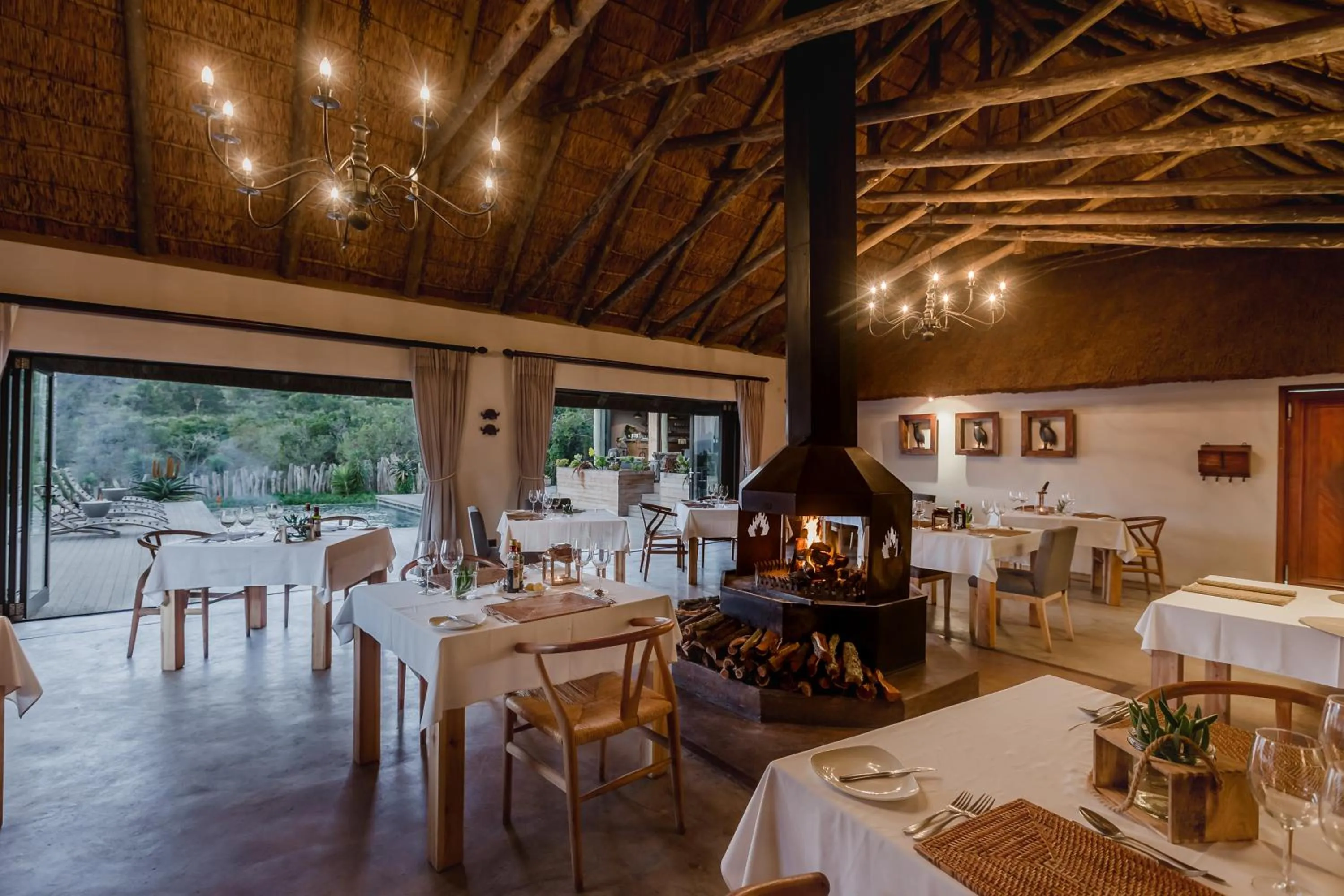 Restaurant/places to eat in Bukela Game Lodge - Amakhala Game Reserve