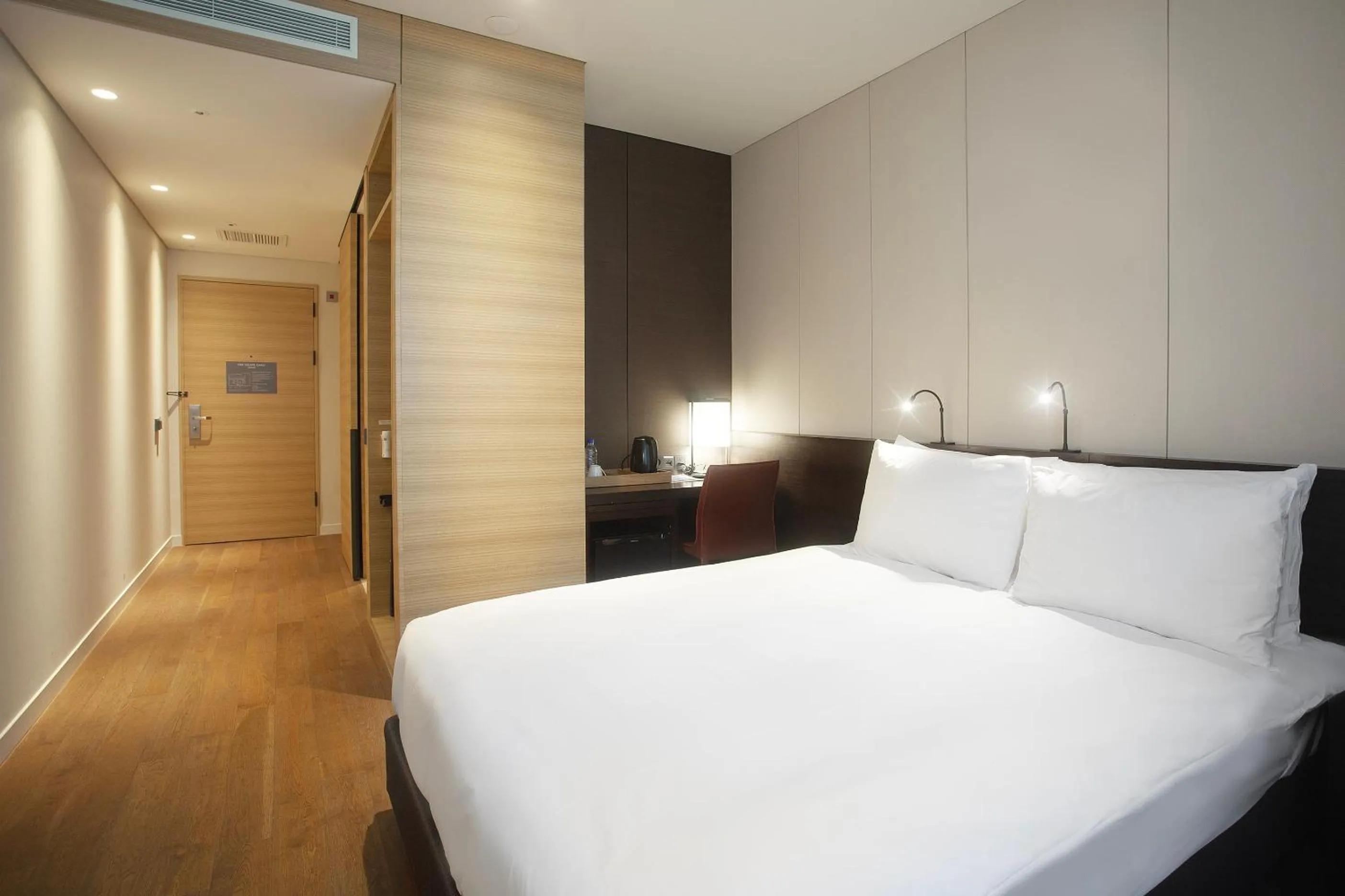 Bedroom, Bed in Crown Park Hotel Seoul Myeongdong