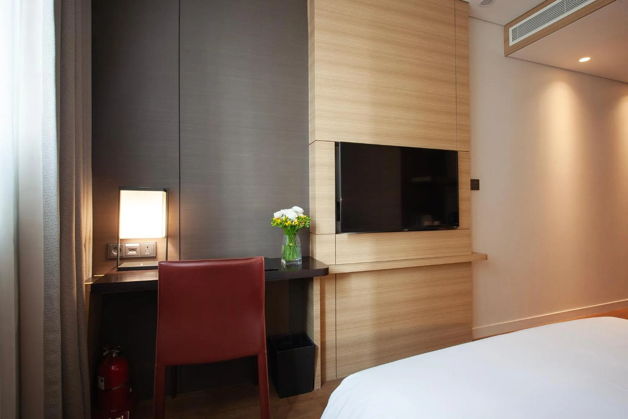 Bedroom, Bed in Crown Park Hotel Seoul Myeongdong