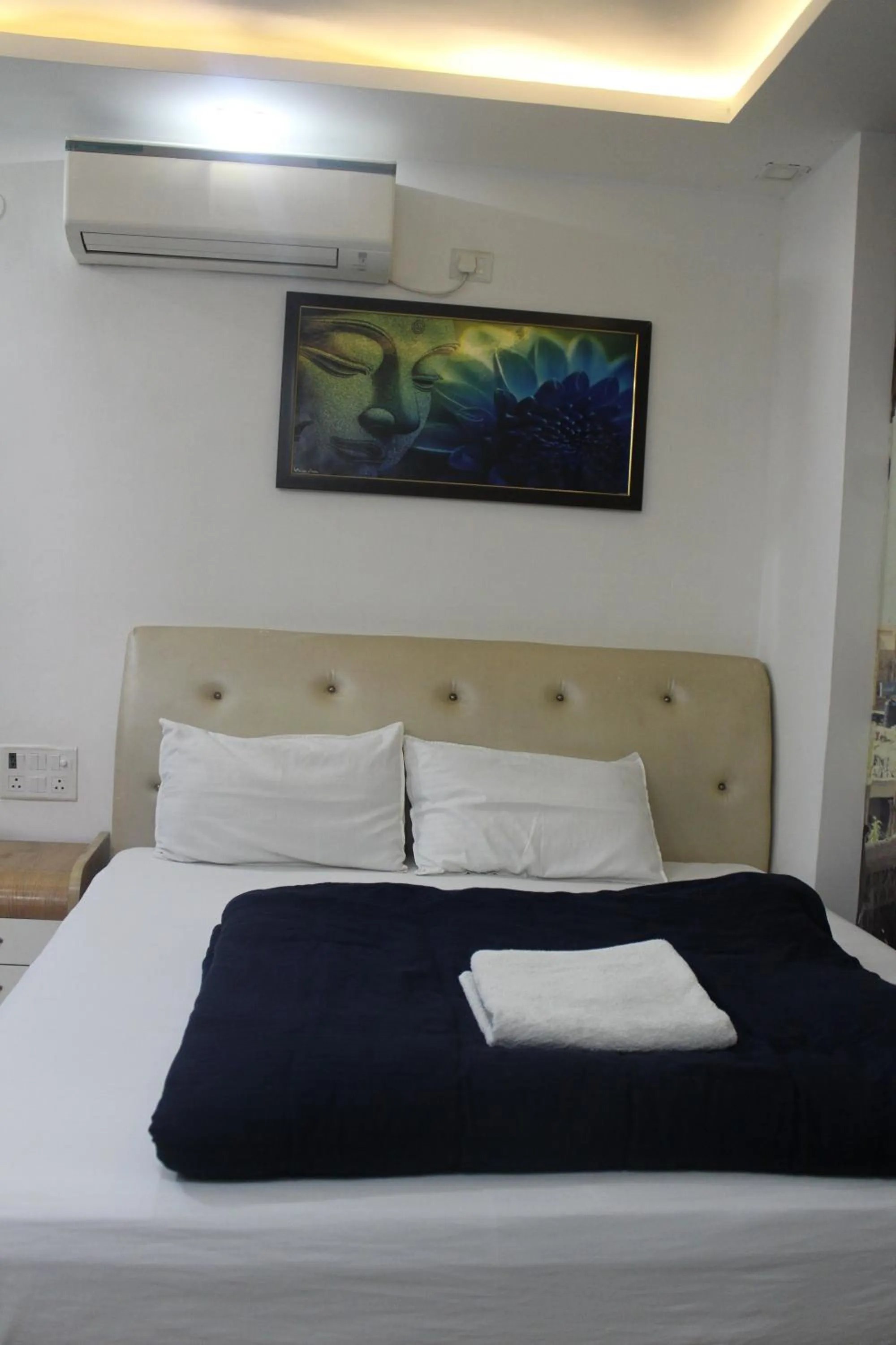 Bed in Hotel Yes Boss International- Awarded Best Hotel 2025 in Budget Category