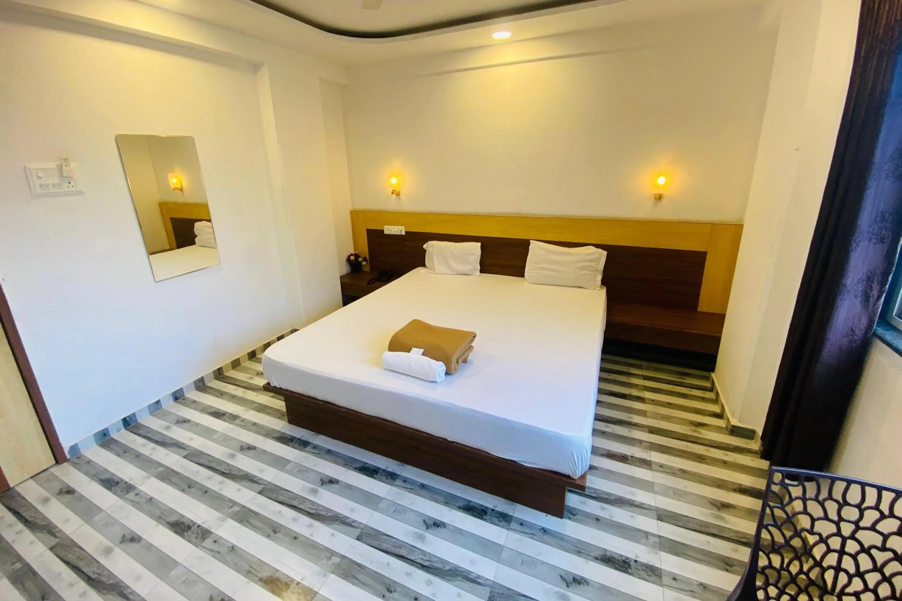 Bedroom, Bed in Sai Vishwa Lodging