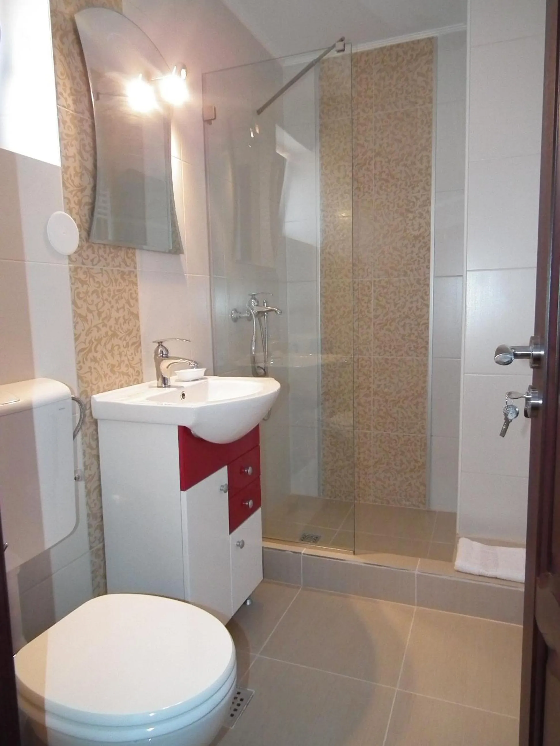 Shower in Vila Queen Mary