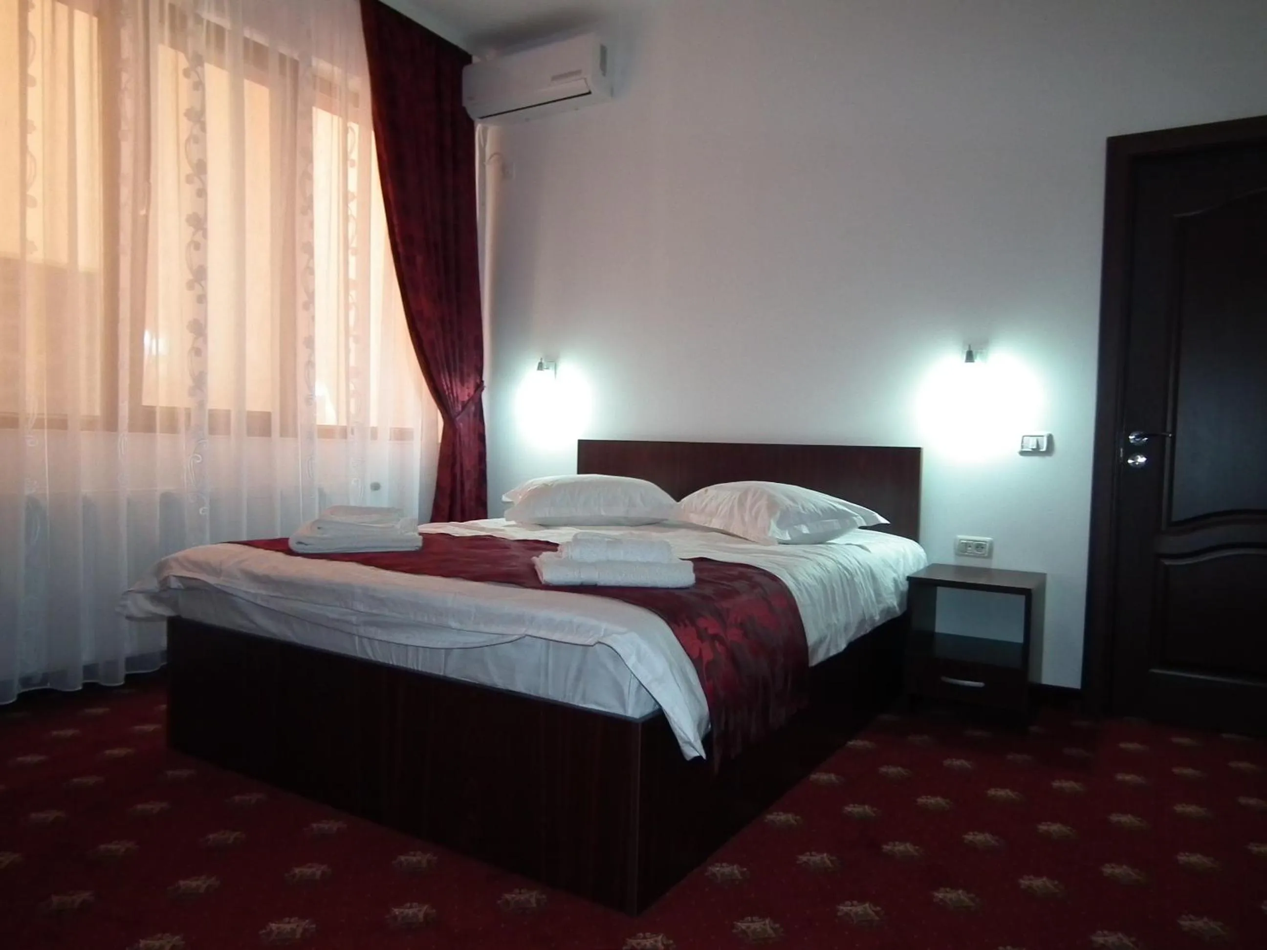 Shower, Bed in Vila Queen Mary