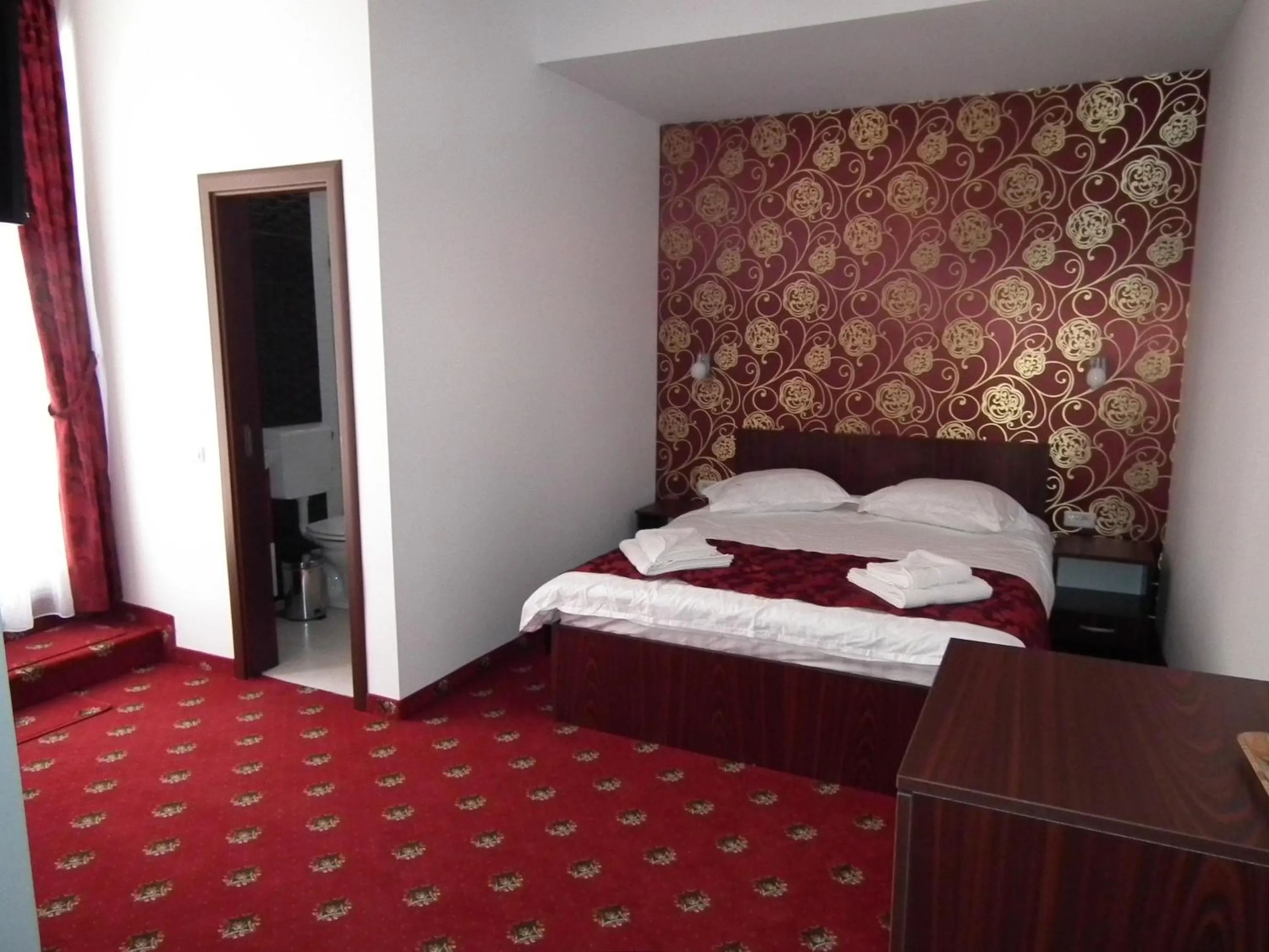 Shower, Bed in Vila Queen Mary