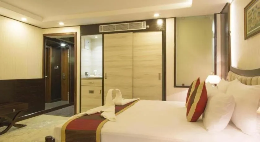 Bed in POLO Inn & Suites