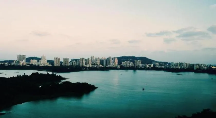 Mumbai Metro - The Executive Hotel