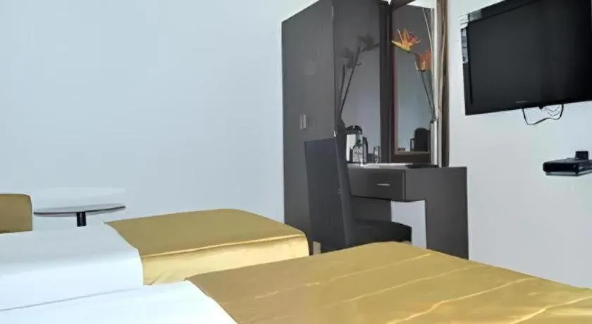 Bed in Mumbai Metro - The Executive Hotel