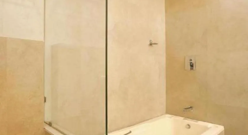 Mumbai Metro - The Executive Hotel