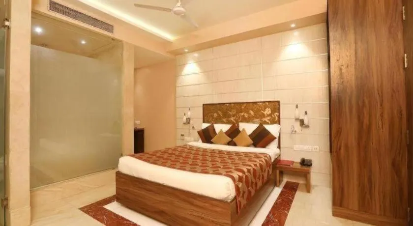 Bed in Mumbai Metro - The Executive Hotel