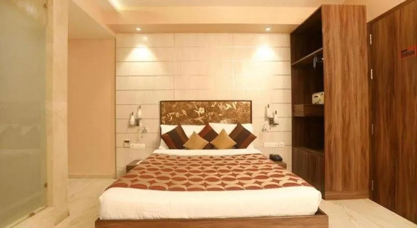Bed in Mumbai Metro - The Executive Hotel