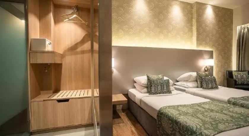 Bed in Mumbai Metro - The Executive Hotel