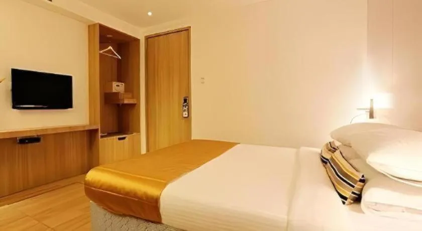 Bed in Mumbai Metro - The Executive Hotel