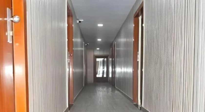 Mumbai Metro - The Executive Hotel