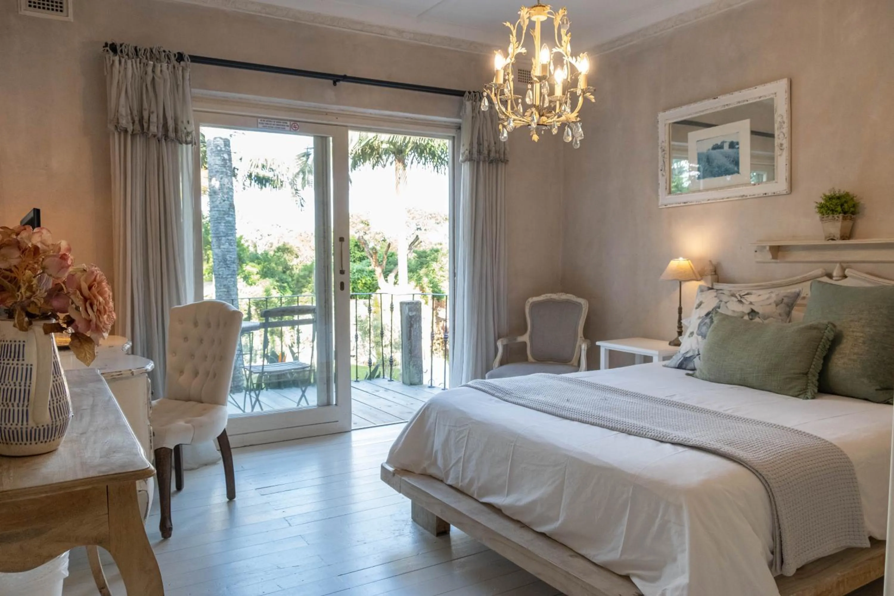 Bed in Petite Provence B&B