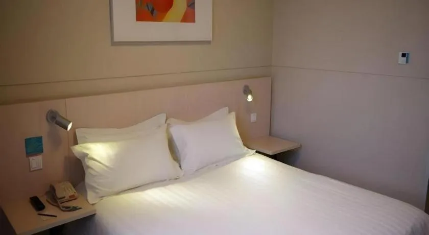 Bed in Jinjiang Inn Baotou Train Station Banch