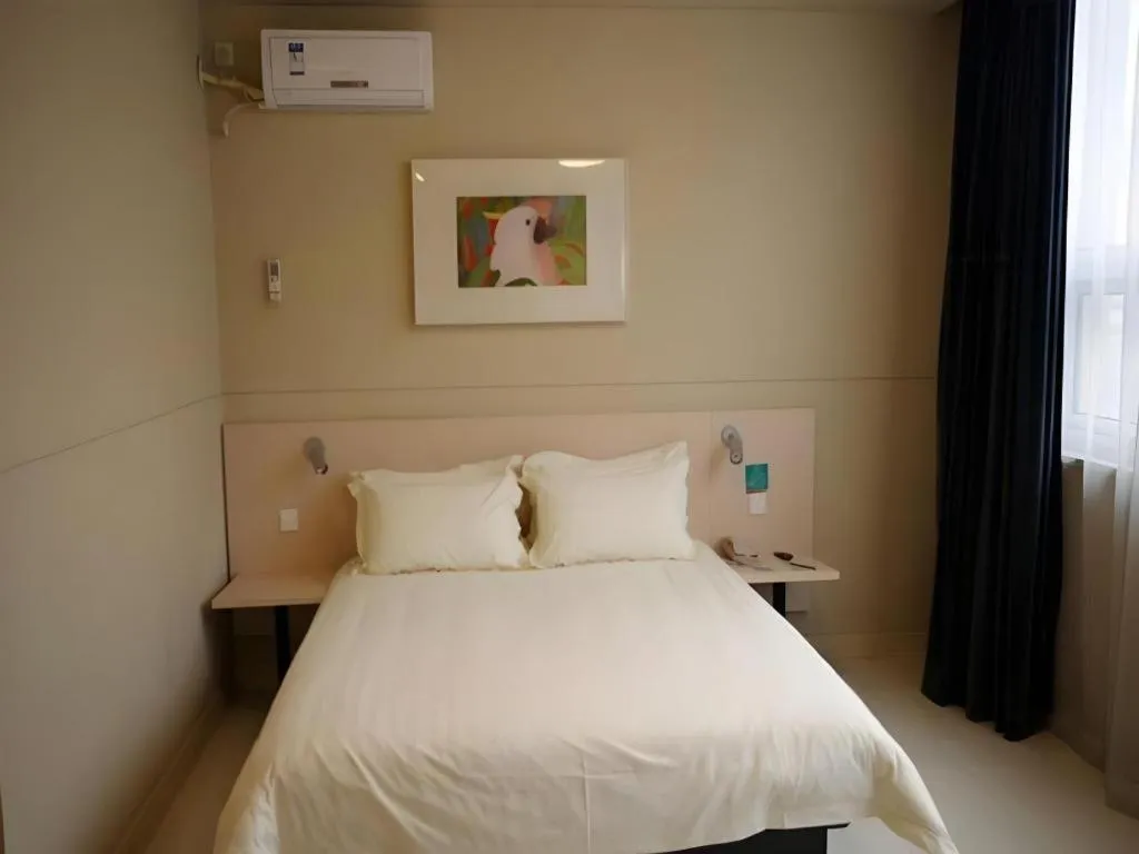 Bed in Jinjiang Inn Baotou Train Station Banch