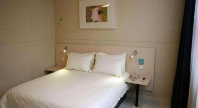 Bed in Jinjiang Inn Baotou Train Station Banch