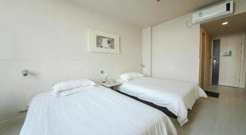 Bed in Jinjiang Inn Baotou Train Station Banch