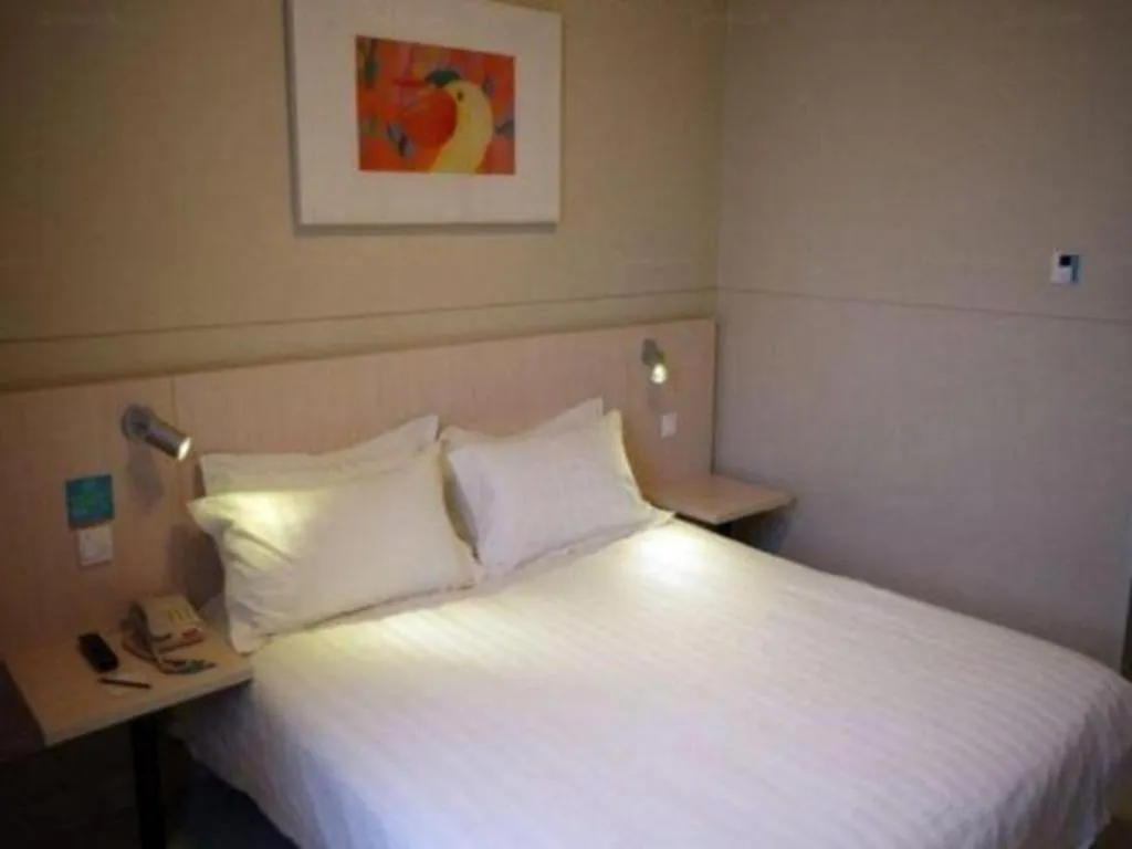 Bed in Jinjiang Inn Baotou Train Station Banch