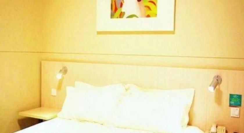 Bed in Jinjiang Inn Baotou Train Station Banch