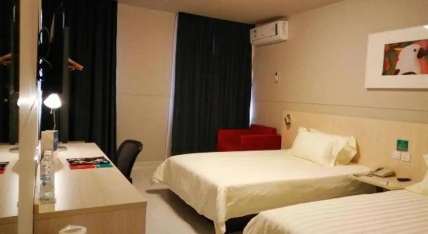 Bed in Jinjiang Inn Shanghai International Tourism and Resorts Zone Kangxin Highway Branch