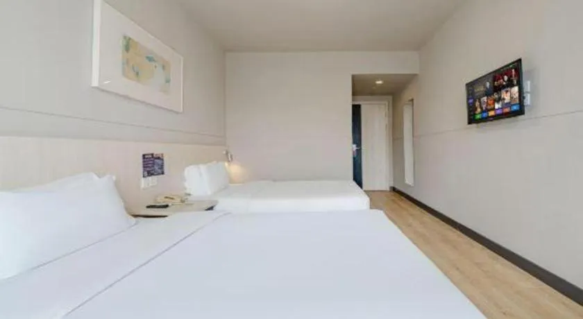 Bed in Jinjiang Inn Shanghai International Tourism and Resorts Zone Kangxin Highway Branch