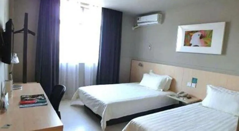 Bed in Jinjiang Inn Shanghai International Tourism and Resorts Zone Kangxin Highway Branch