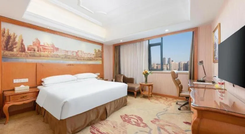 Bed in Vienna International Hotel Wuhan Huanghelou Pengliuyang Metro Station