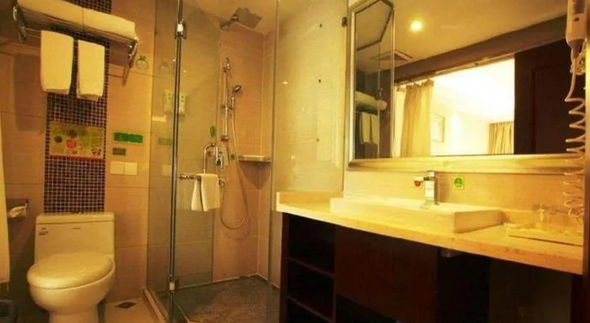 Vienna International Hotel Wuhan Huanghelou Pengliuyang Metro Station