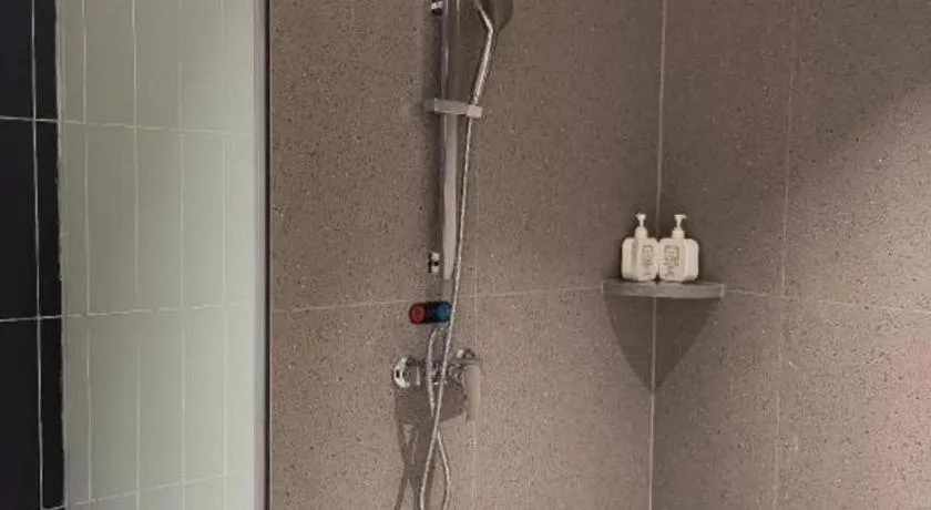 Vienna International Hotel Wuhan Huanghelou Pengliuyang Metro Station