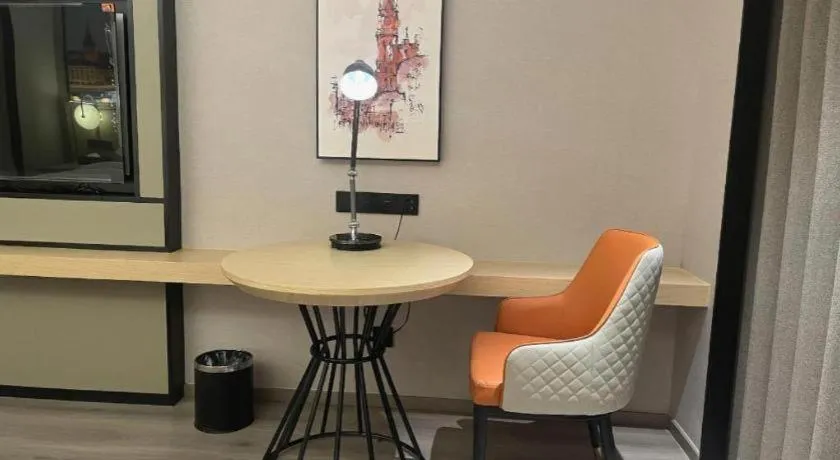 Vienna International Hotel Wuhan Huanghelou Pengliuyang Metro Station