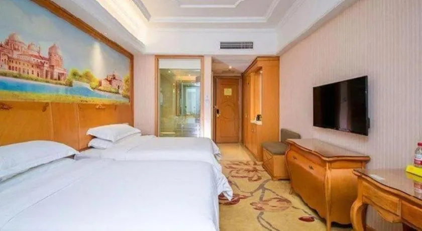 Bed in Vienna International Hotel Wuhan Huanghelou Pengliuyang Metro Station