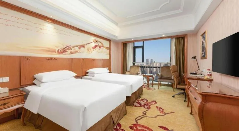 Bed in Vienna International Hotel Wuhan Huanghelou Pengliuyang Metro Station