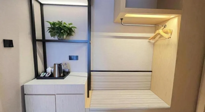 Vienna International Hotel Wuhan Huanghelou Pengliuyang Metro Station