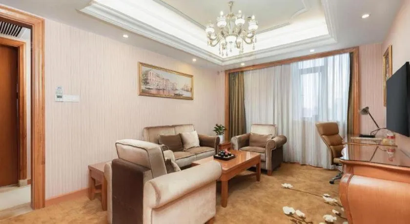 Vienna International Hotel Wuhan Huanghelou Pengliuyang Metro Station