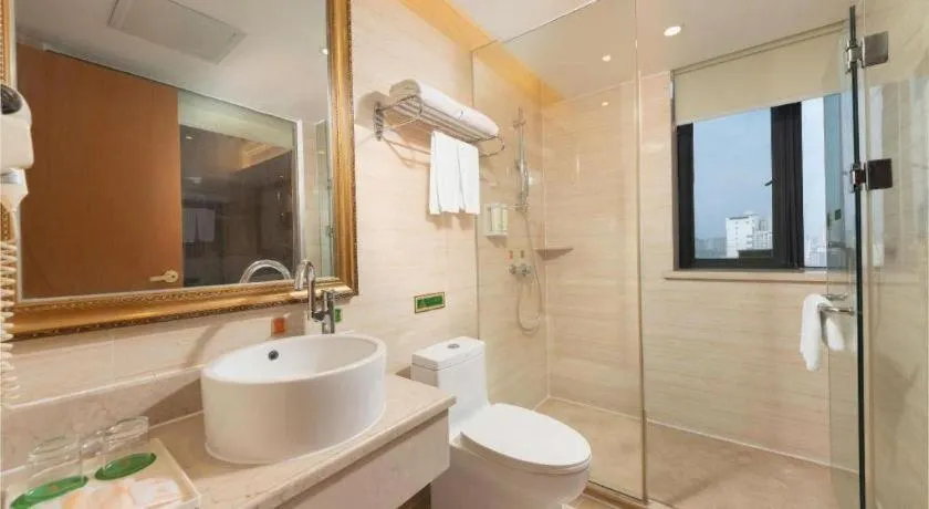 Vienna International Hotel Wuhan Huanghelou Pengliuyang Metro Station