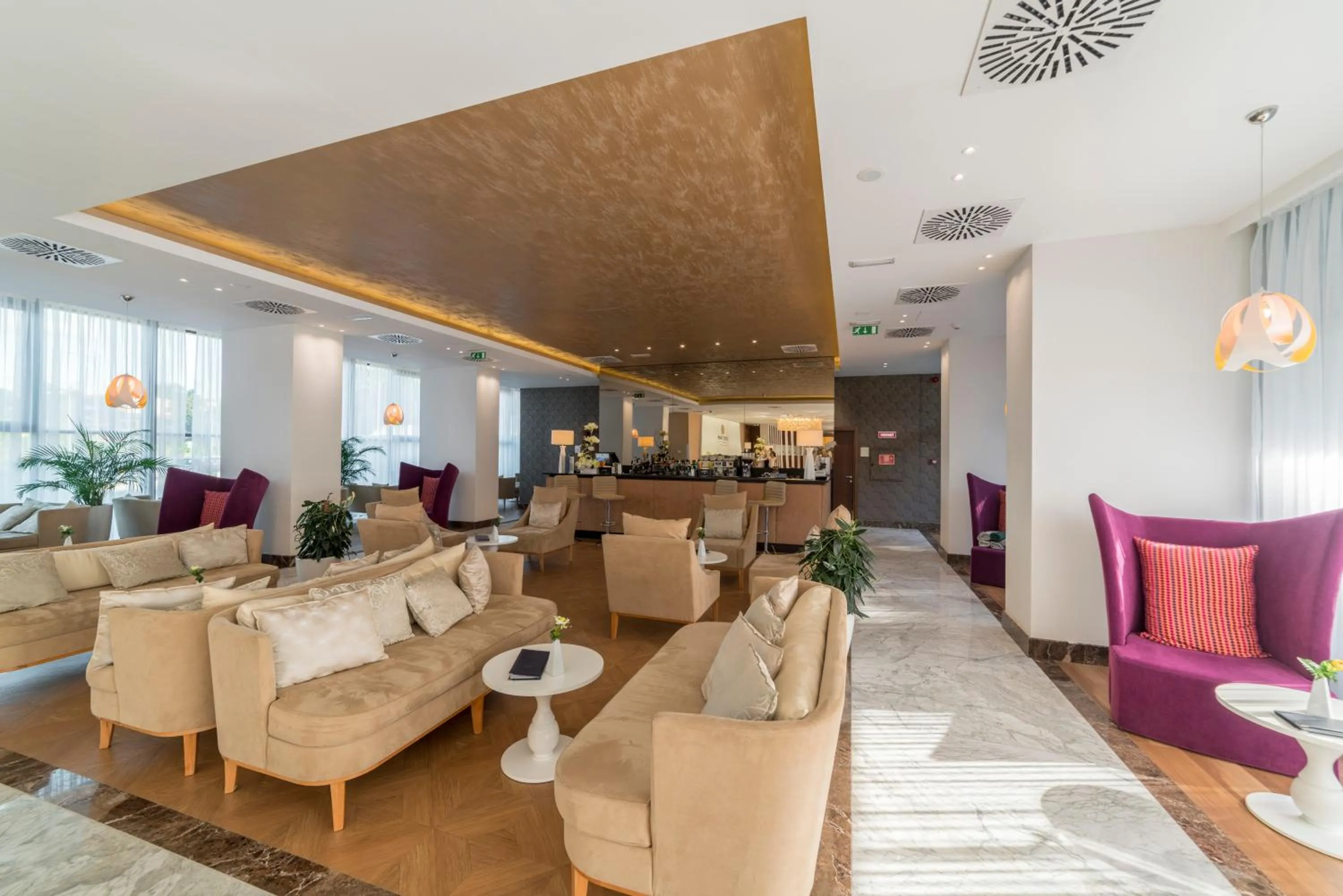 Lounge or bar in Lotus Therm Spa&Luxury Resort