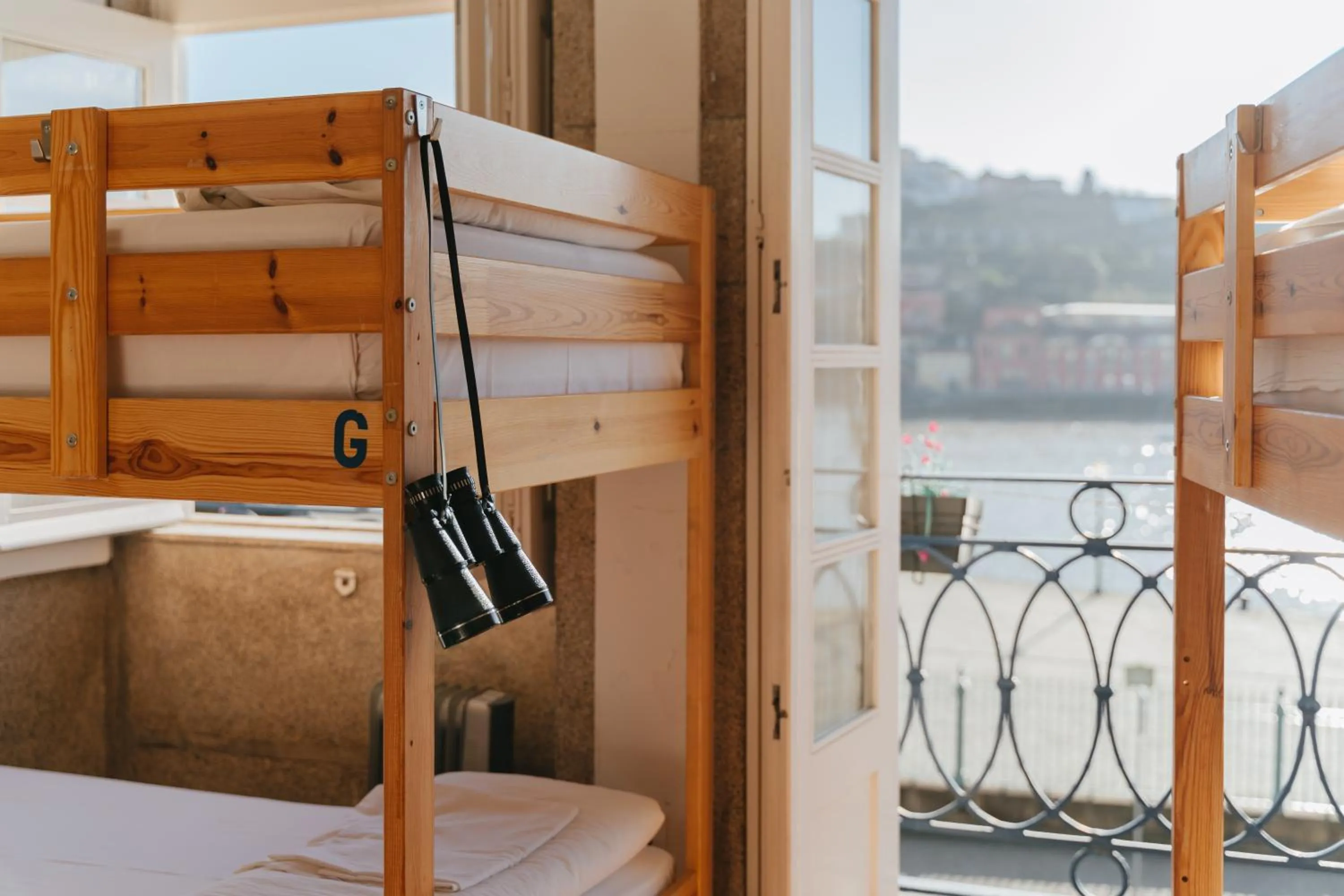River view, Bed in Happy Porto Hostel