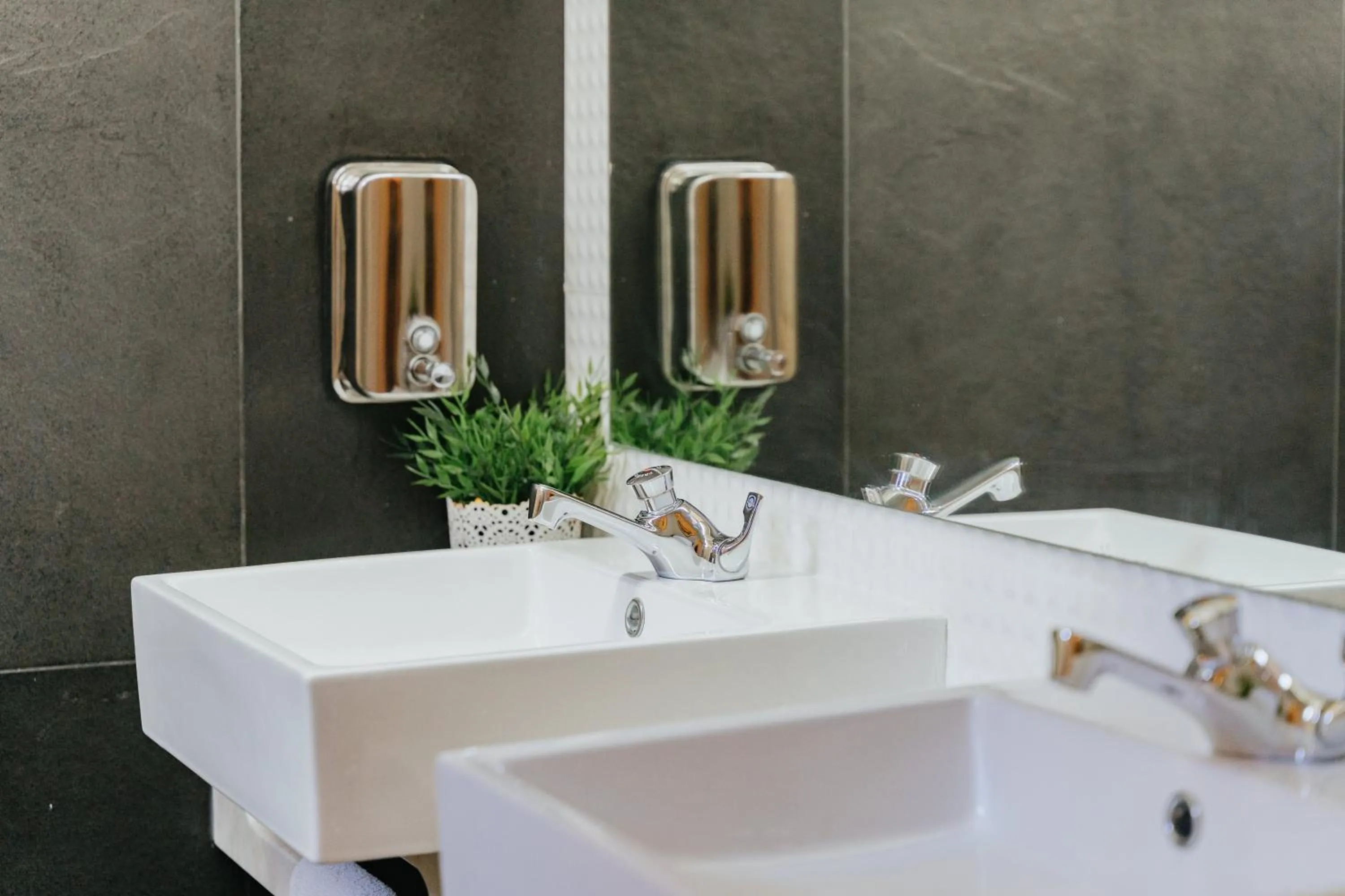 Bathroom in Happy Porto Hostel