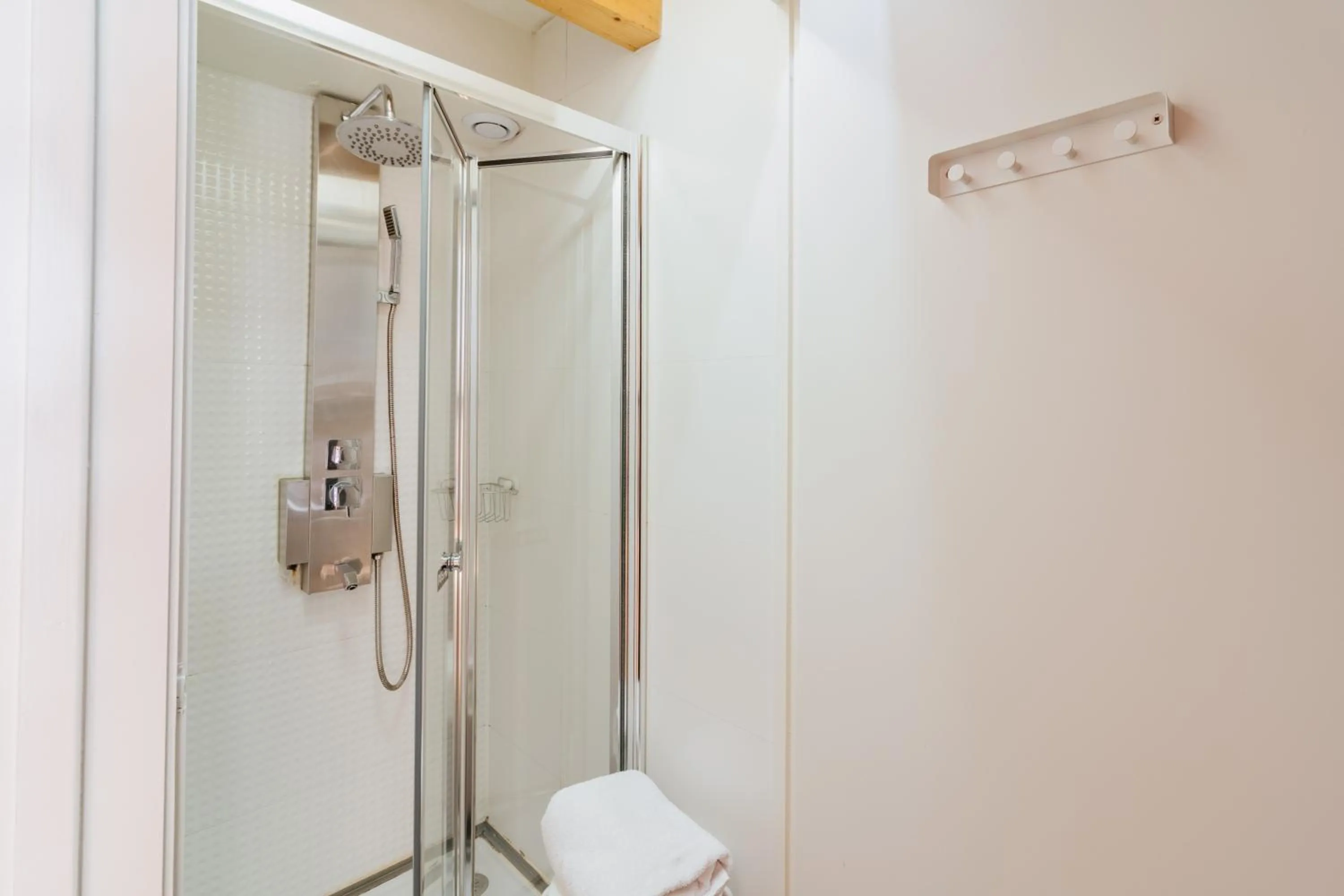 Shower in Happy Porto Hostel