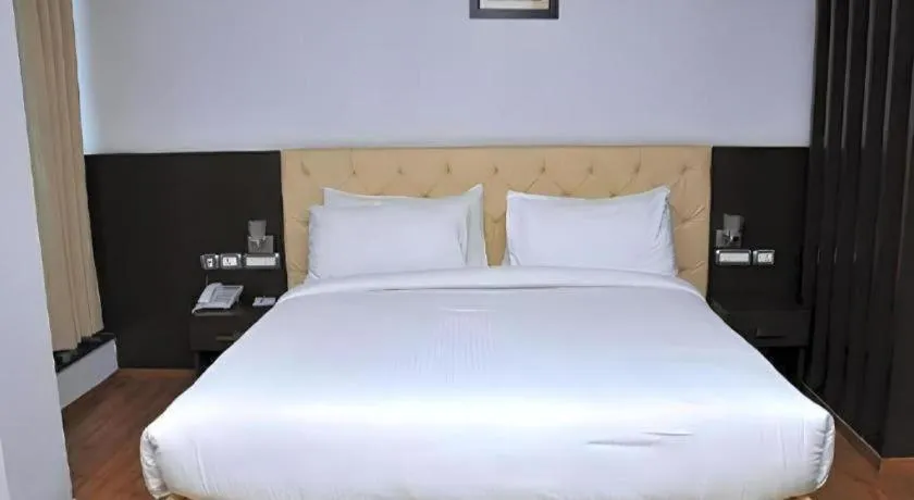 Bed in Hotel Signature Grand