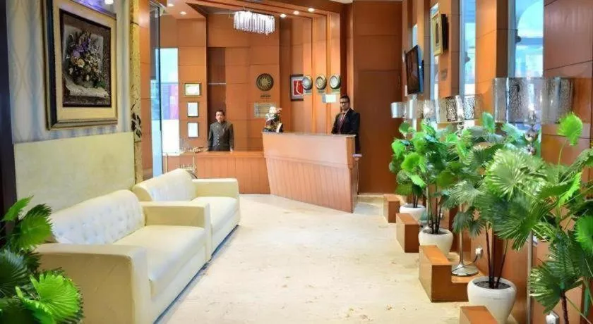 Hotel Signature Grand