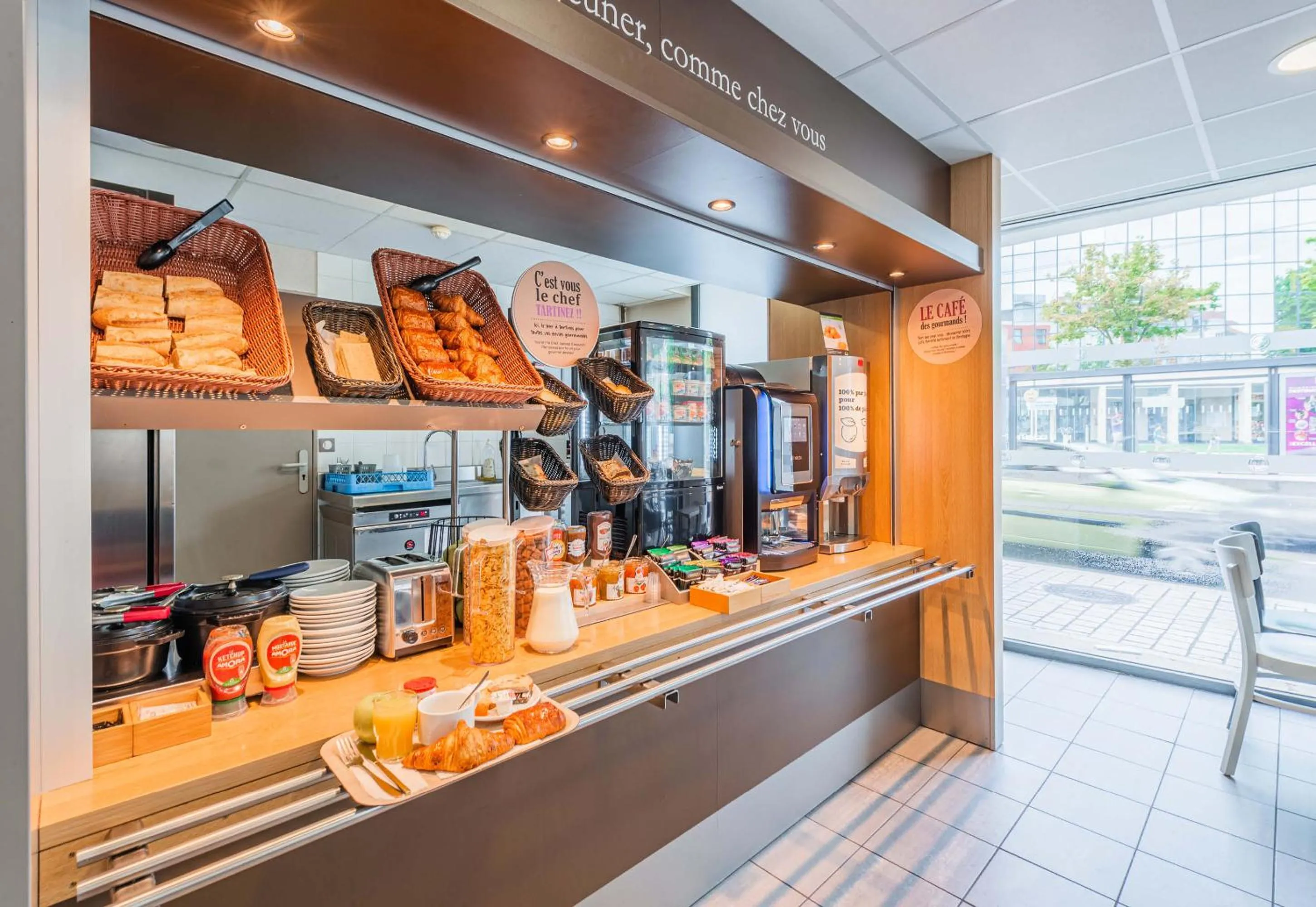 Breakfast in B&B HOTEL Lens Musée Du Louvre