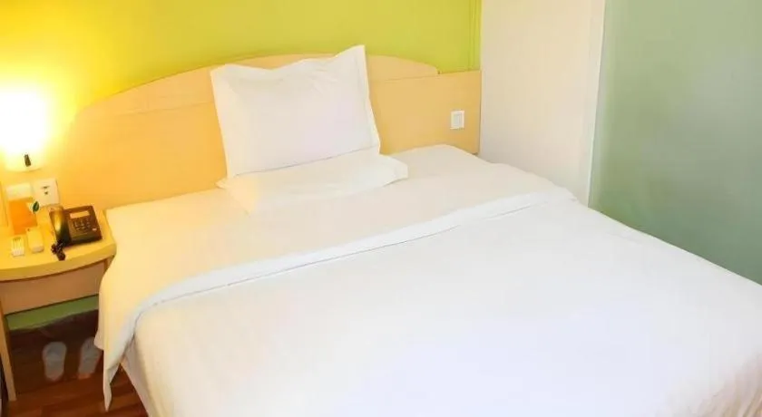 Bed in 7 Days Inn Fuzhou Three Lanes and Seven Alleys Dongjiekou Metro Station