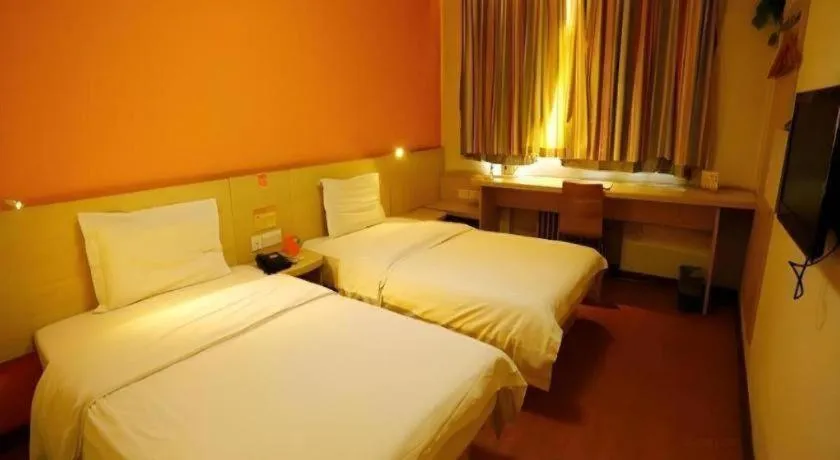 Bed in 7 Days Inn Fuzhou Three Lanes and Seven Alleys Dongjiekou Metro Station