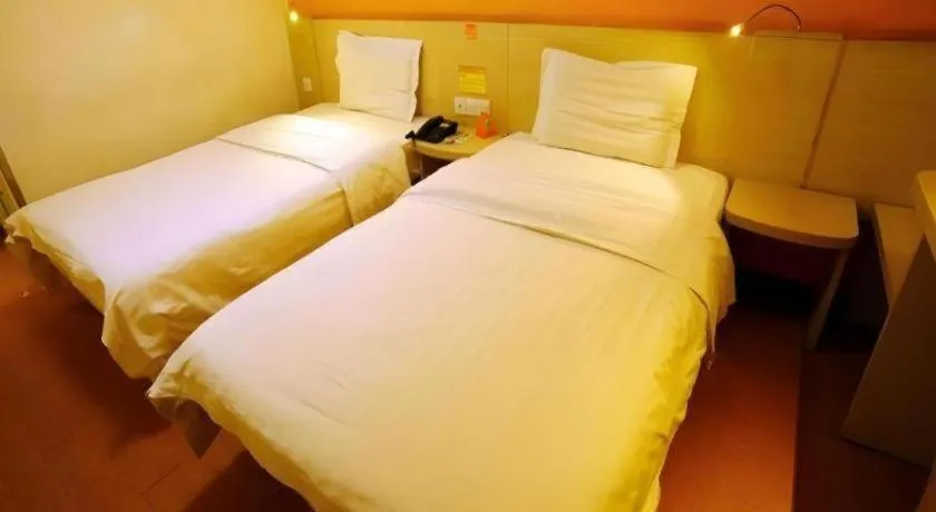 Bed in 7 Days Inn Fuzhou Three Lanes and Seven Alleys Dongjiekou Metro Station